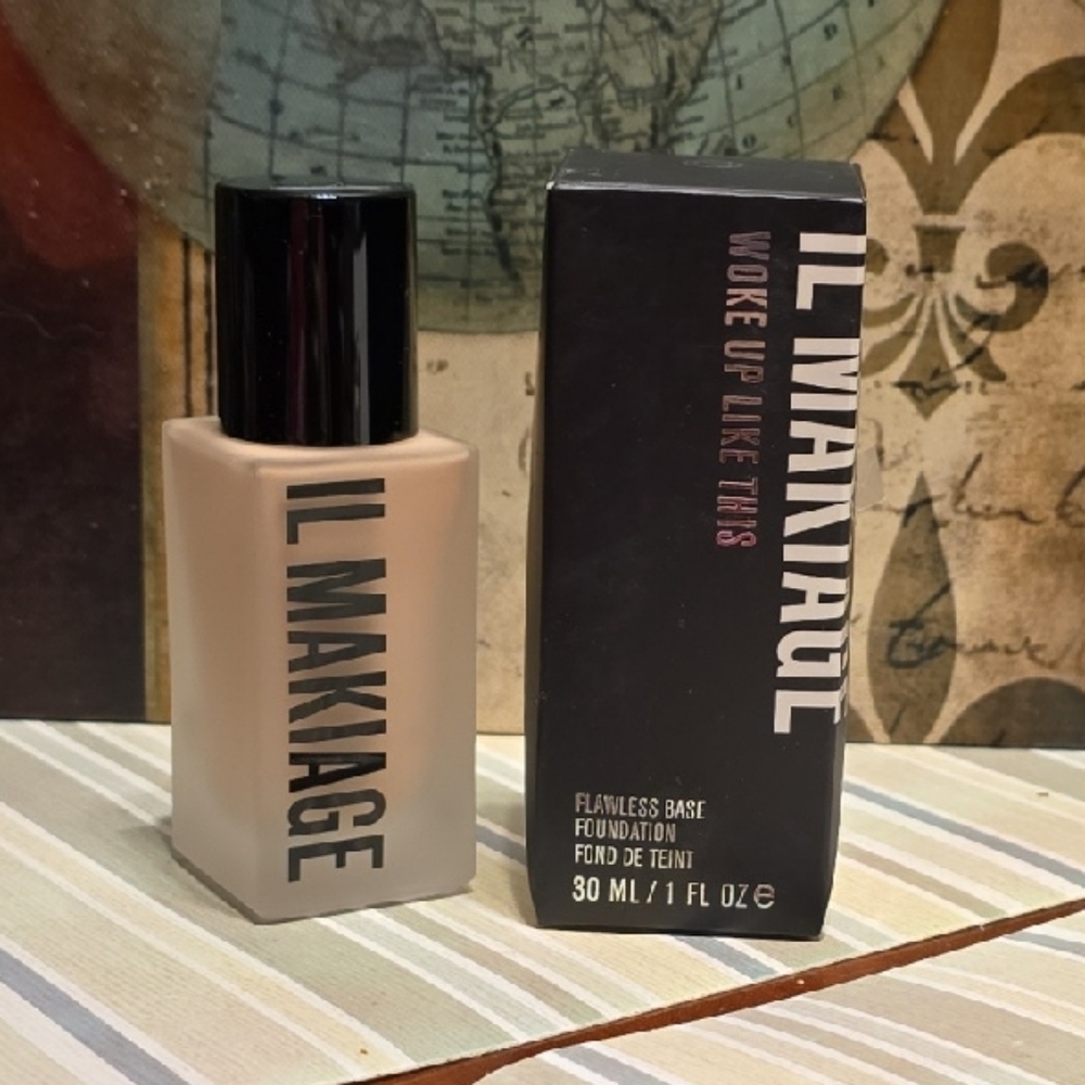 IL MAKIAGE Woke Up Like This Foundation - Light Ceeam color Number 10